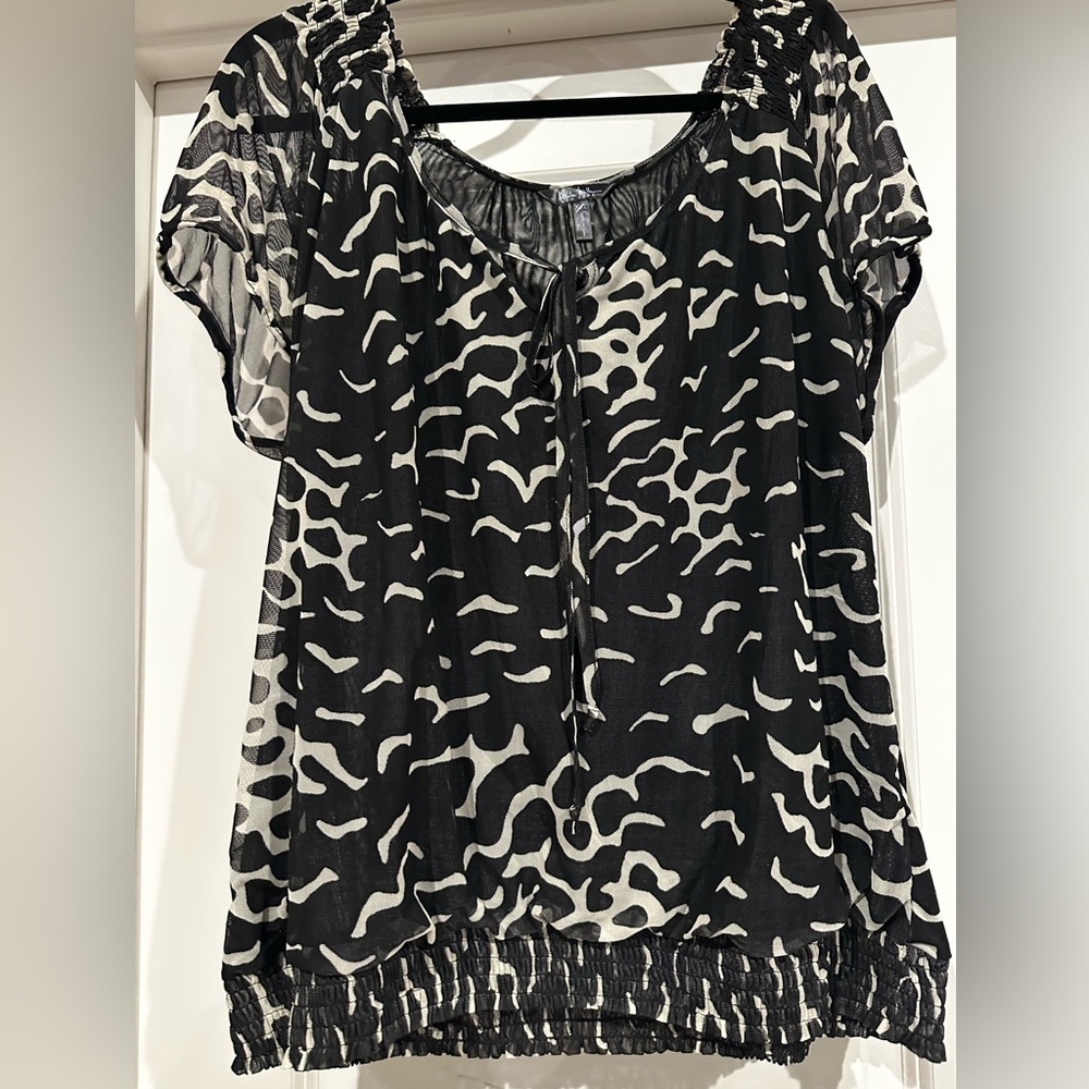 Nicole Miller Stylish Black and White Women's Top​